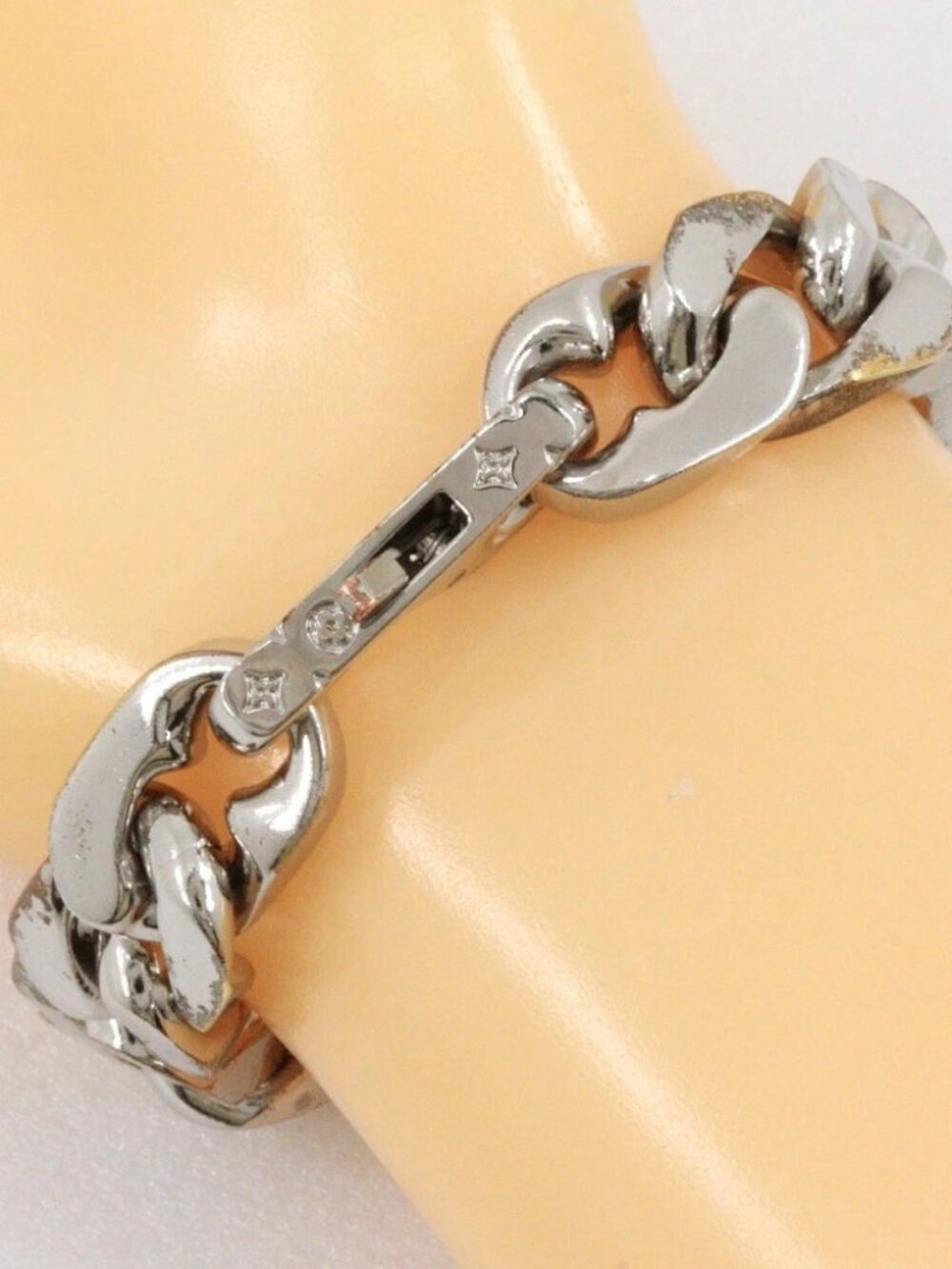 LOUIS VUITTON Bracelet LVChain Links Bracelet M69989 Silver Silver metalli... - Picture 3 of 15